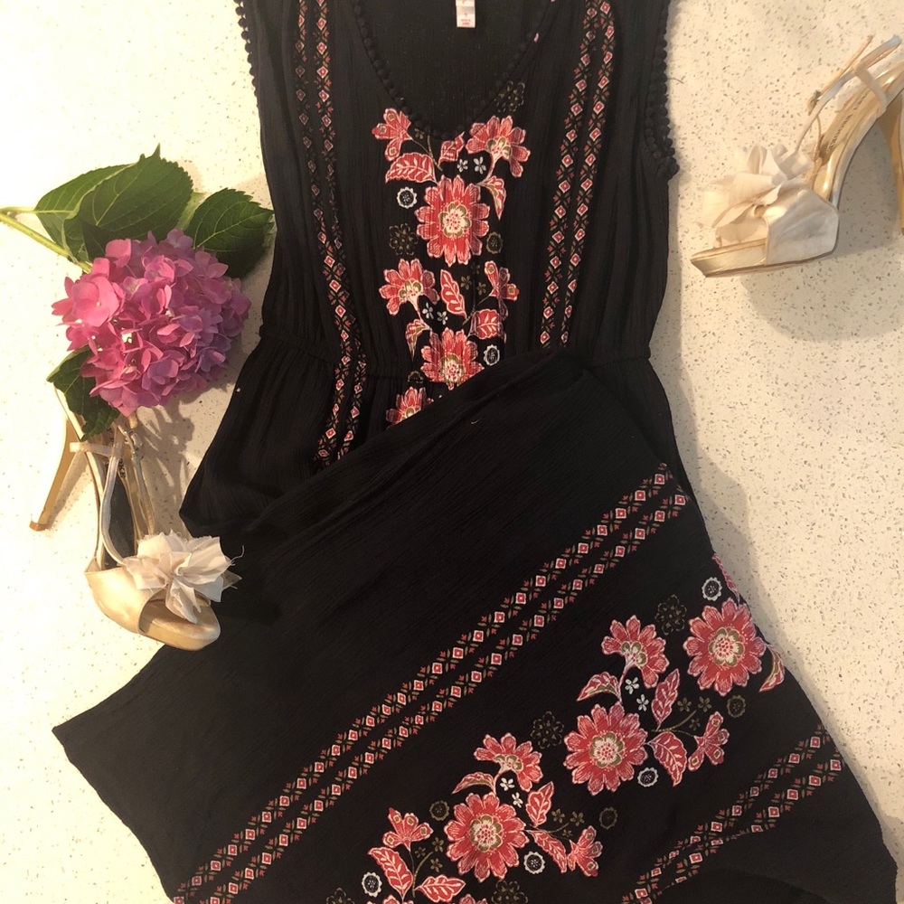 🍍GORGEOUS maxi with sheer bottom and slit sides